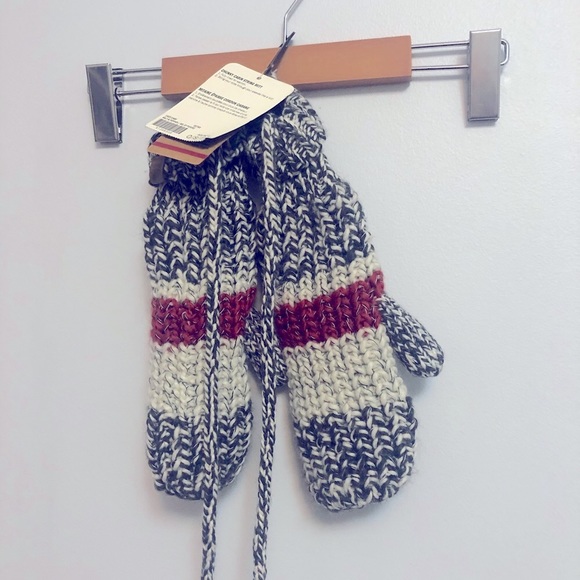 *FINAL PRICE* NWT Roots Chunky Cabin String Mittens - Picture 3 of 8